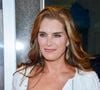 Brooke Shields abriu o jogo sobre envelhecimento, autoconfiança e filtros estéticos em entrevista de 2024 à Allure: 'As fitas negativas não tocam mais'