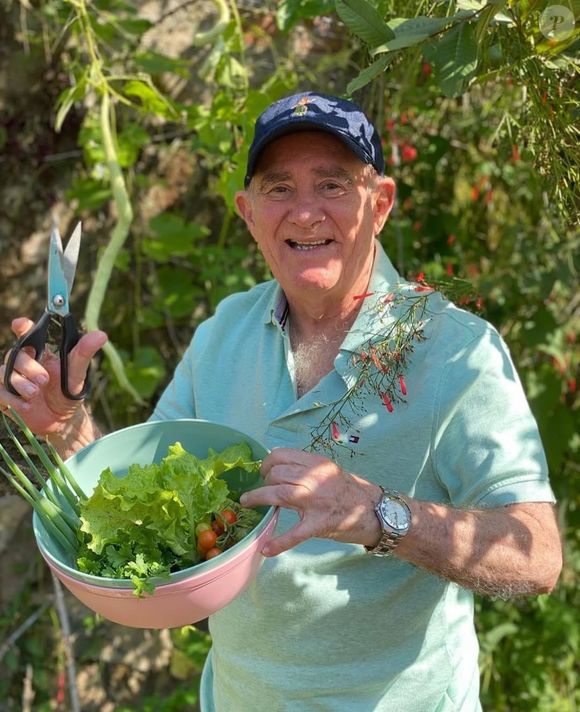 Renato Aragão tem uma rotina limpa de alimentação balanceada e cultiva os próprios vegetais em sua horta