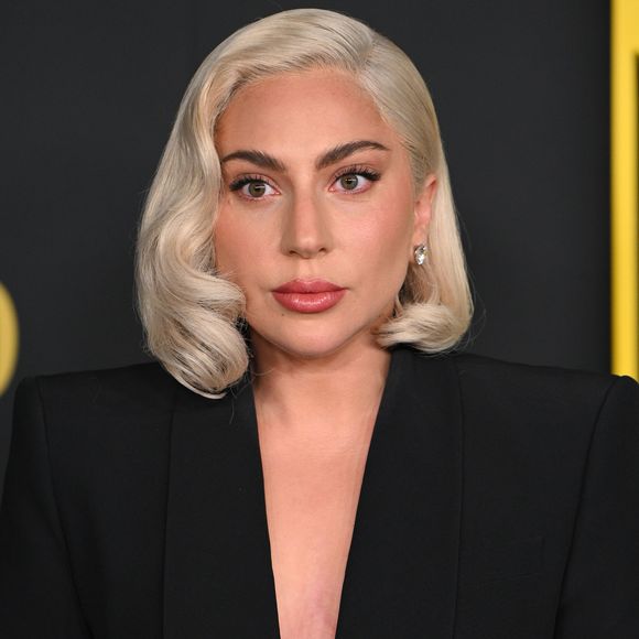 Lady Gaga tem como segredo alguns procedimentos estéticos, mas uma rotina de skincare que custa, ao todo, quase R$ 3 mil
