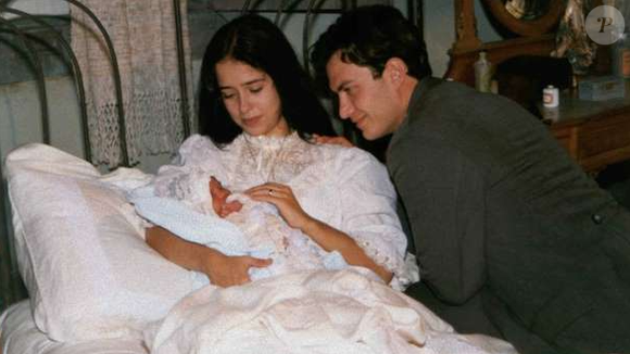 Angélica (Palomma Duarte) e Augusto (Gabriel Braga Nunes) têm uma filha que nasce no capítulo de 31 de outubro na novela Terra Nostra, para alegrar a família