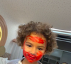 Neymar disse ter descuidado de Mavie por um instante, que já foi o suficiente para que a filha enchesse o rosto de batom