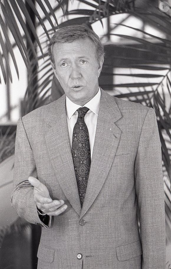 O clássico 'Documento Especial' foi exibido pelo SBT nos anos 1990; Roberto Cabrini conduziu reportagens investigativas a partir dos anos 2000