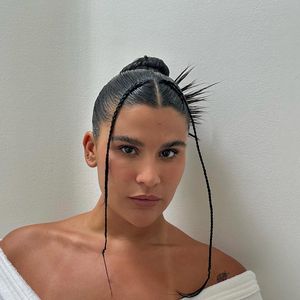 Nas redes sociais, Giulia Costa encanta seguidores com muita beleza