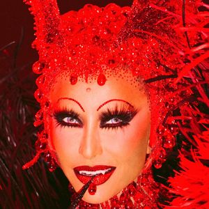 Sabrina Sato explica fantasia: ‘Venho representando a Rainha VampVila, que carrega o sangue que é fonte de energia e vitalidade para a bateria’