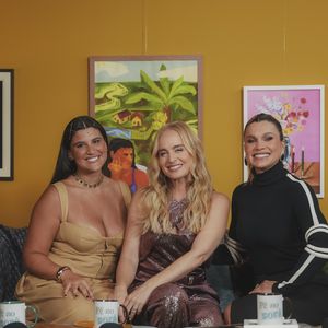 Angélica fez novas revelações sobre maternidade em entrevista ao podcast ‘Pé no Sofá Pod’, apresentado por Flávia Alessandra e Giulia Costa