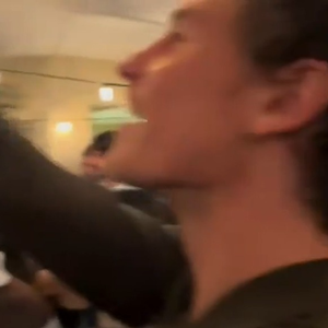 Bruna Marquezine aparece ao lado de Shawn Mendes no aniversário de 24 anos de Luana Marquezine, realizado na casa dos pais da modelo