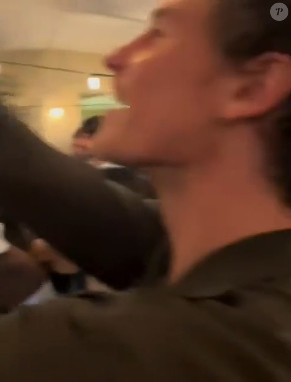 Bruna Marquezine aparece ao lado de Shawn Mendes no aniversário de 24 anos de Luana Marquezine, realizado na casa dos pais da modelo