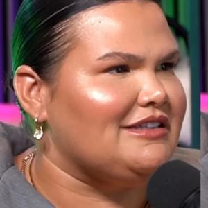 Com hábito de ficar pelada, Thais Carla monta esquema contra possíveis observadores em casa