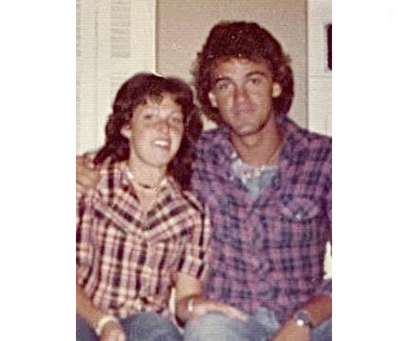 Foto relembra fase inicial do relacionamento, que começou antes da fama no basquete