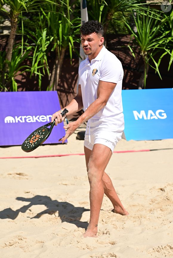Júlio Cocielo participa de torneio de beach tennis com celebridades em São Paulo
