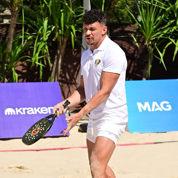 Júlio Cocielo participa de torneio de beach tennis com celebridades em São Paulo