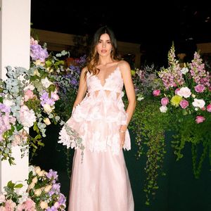 Modelagens soltinhas trazem conforto e leveza, além de disfarçarem com naturalidade o volume abdominal.