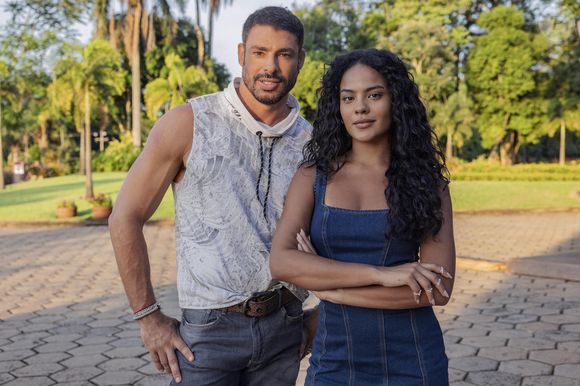Ana Paula também falou sobre o personagem de César, enfatizando a respeito de seus intensos estudos sobre o texto: 'Se preciso, matem o César e cuidem do psicológico da atriz que tão jovem, assumiu tamanha responsabilidade', pontuou.