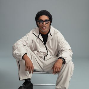 Ronaldinho Gaúcho é a estrela de uma minissérie documental da Netflix sobre sua vida e carreira