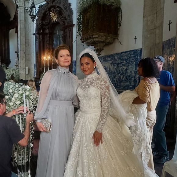 Vestido de casamento da Maria de Fátima (Bella Campos) em 'Vale Tudo', já foi usado por noiva da vida real.