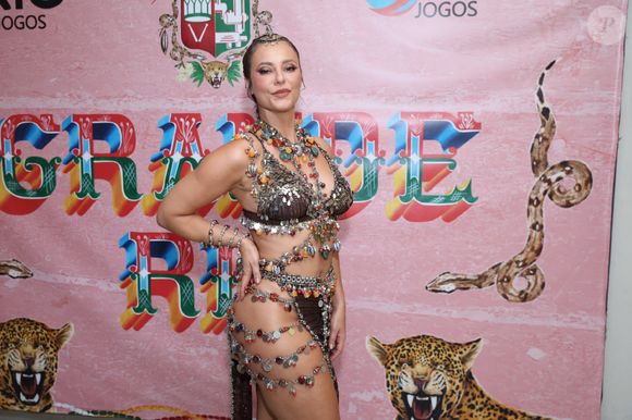 Carnaval 2025: Paolla Oliveira representou uma princesa da Turquia em ensaio da Grande Rio