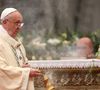 Papa Francisco fez um gesto de despedida com as mãos para Massimiliano Strappetti, enfermeiro que o acompanhava a todo tempo