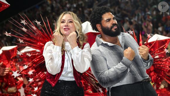 A atriz Juliana Baroni viveu Dona Marisa, 2ª esposa de Lula, em desfile com homenagem ao presidente no Carnaval