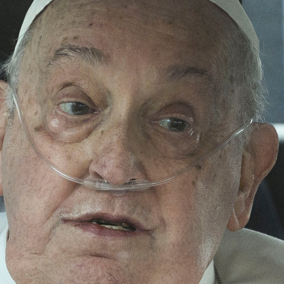 Francisco nos últimos dias de vida: ainda com a batina branca simples, sem ornamentos ou sinais de opulência