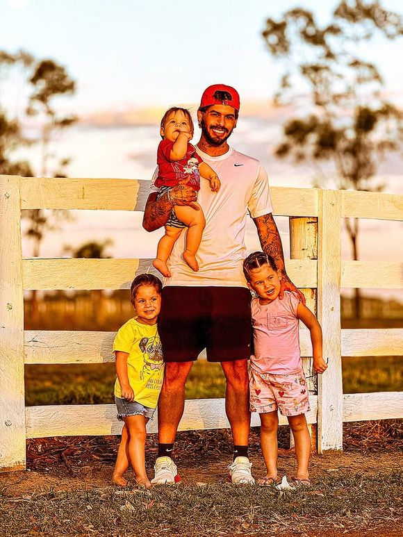 Zé Felipe é pai de Maria Alice, Maria Flor e José Leonardo, todos seus filhos com Virgínia