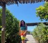 Juliana Paes mostra look colorido em álbum de fotos no Instagram