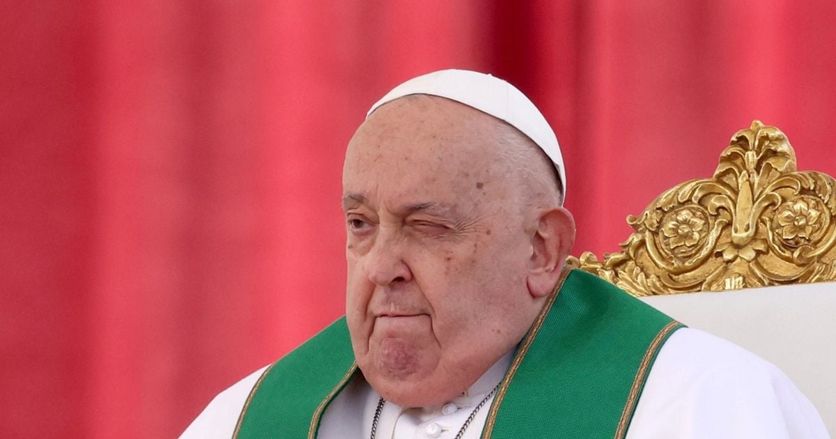 Papa Francisco: Vaticano atualiza estado de saúde do líder católico após internação por pneumonia bilateral