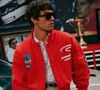 A Zara lançou uma coleção em parceria com a marca Senna que homenageia o estilo de Ayrton Senna e reúne peças inspiradas no guarda-roupa do tricampeão mundial de Fórmula 1, com referências à moda dos anos 1990 e ao universo das corridas