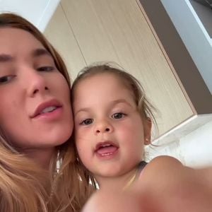 Maria Flor, enfim, confessou que era mentira. Virgínia Fonseca exigiu que a criança pedisse desculpas