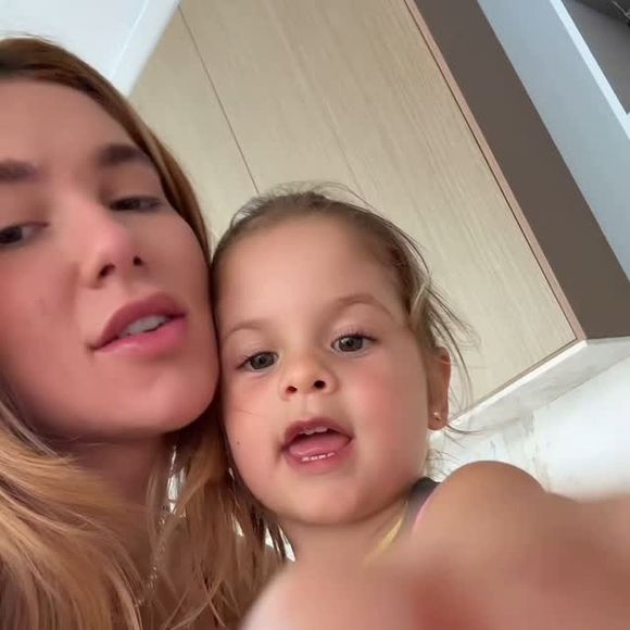 Maria Flor, enfim, confessou que era mentira. Virgínia Fonseca exigiu que a criança pedisse desculpas