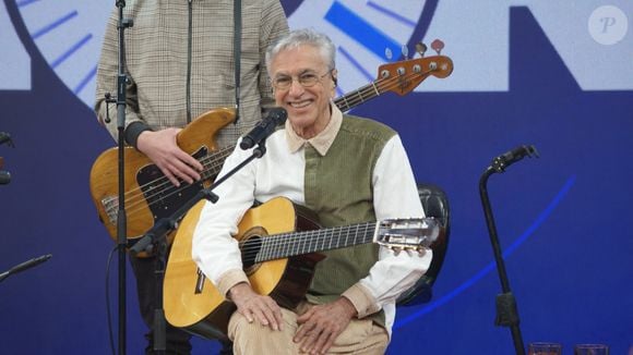 Outra dica de segurança: não serão permitidos levar objetos de vidros, como garrafas. Além disso, se é fã de Caetano Veloso, precisa saber que ele vai se apresentar em Copacabana no Palco Rio.