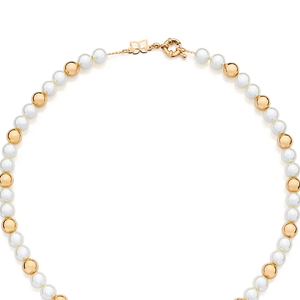 Para completar a seleção, a Gargantilha com Bolas e Pérolas Sintéticas Banhada a Ouro 18K, por R$ 1.759, tem 45 cm de comprimento e reúne 17 bolas e 36 pérolas sintéticas de 8 mm, formando uma composição de destaque para uma produção de festa