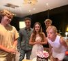 Angélica cantou parabéns ao lado do marido, Luciano Huck, e dos três filhos, Joaquim, Benício e Eva, em festa de aniversário de 52 anos