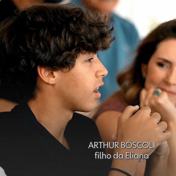 Arthur, de 14 anos de idade, é filho de Eliana e João Marcello Bôscoli