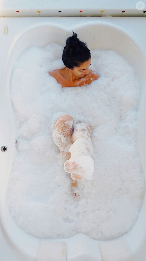 Reflexão proposta no 'Chasing Life' convida público a repensar o consumo de produtos de higiene e o impacto do marketing na rotina