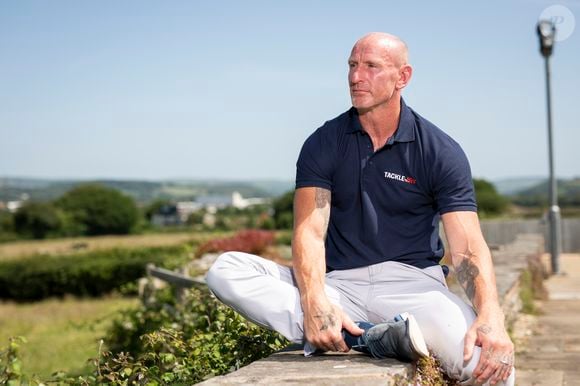 Gareth Thomas revelou viver com HIV em 2019 e transformou sua história pessoal em uma campanha global contra o preconceito