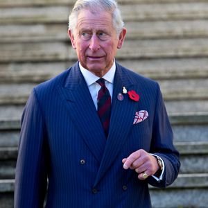 Rei Charles III também adora chás e não dispensa o Darjeeling, que combina chá preto com mel e leite