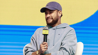 Neymar na mira da Justiça: craque pode perder mais de R$ 200 mil após ser acusado de explorar cozinheira em jornadas de trabalho de até 16h