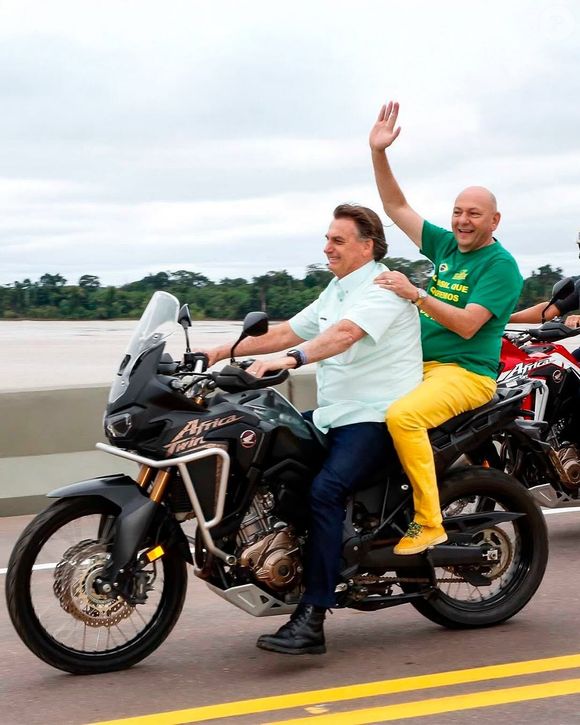 A ação ocorreu em novembro de 2019 e foi considerada uma defesa ao então presidente Jair Bolsonaro, de quem o dono da Havan não esconde sua devoção