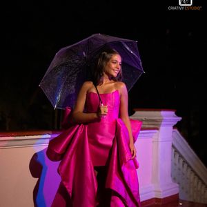 Maria Sophia Costa posa com vestido rosa para sua festa de 15 anos