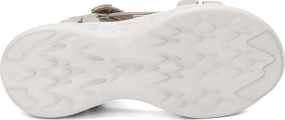 O que mais gostamos neste design é a plataforma integrada de forma sutil, que traz um ar escandinavo super moderno