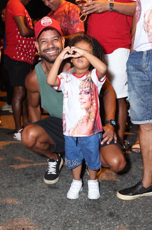Joaquim chamou atenção pelo carinho com a mãe, Viviane Araújo
