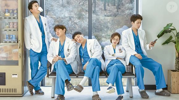 Em 'Hospital Playlist', cada um destes amigos tem suas próprias personalidades e vivências fora do hospital