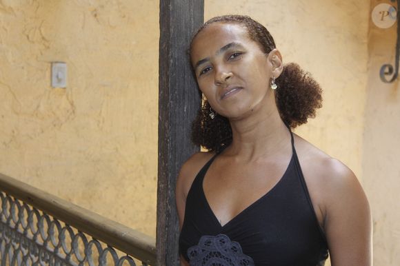 Dona Rosalva Ribeiro (Luciana Souza) - Mora com a prima de Leocádia (Cida Mendes) e, assim como ela, é artesã e cultiva algodão em pequena escala. Trabalha na casa dos Amaral e tem que aturar Zilá (Leandra Leal) e Naiane. (Isabelle Drummond). Diferente da prima, Rosalva é animadíssima, está sempre de bem com a vida e critica Leocádia por sua mania de só falar de tragédia.