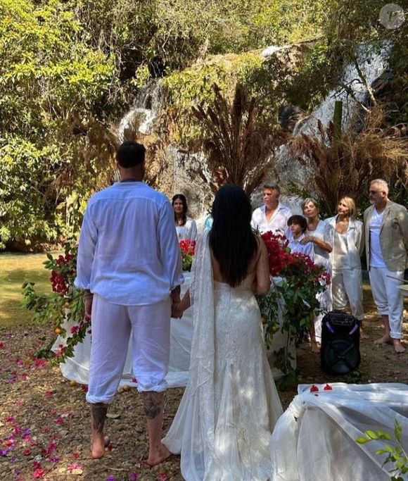 O casamento de Cleo Pires e Leandro D'Lucca aconteceu em 2023; hoje eles moram em sítio no interior do Minas Gerais