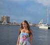 Rafaella Justus surgiu com um vestido de comprimento curto e sem alças para um passeio em Palm Beach, cidade na Flórida