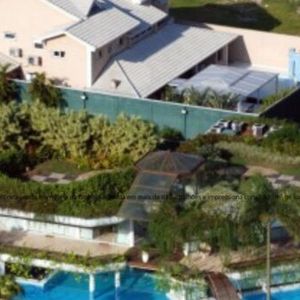 Ronaldinho Gaúcho se encantou com uma mansão no Santa Mônica Jardins, um condomínio de luxo na Barra da Tijuca, no Rio de Janeiro. No entanto, o negócio não foi para frente