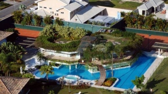 Ronaldinho Gaúcho se encantou com uma mansão no Santa Mônica Jardins, um condomínio de luxo na Barra da Tijuca, no Rio de Janeiro. No entanto, o negócio não foi para frente