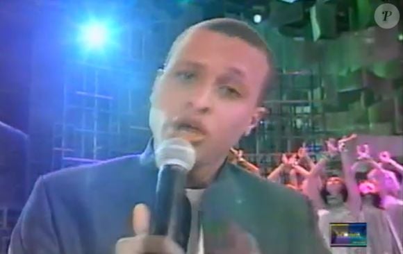 Mano Junior tinha contrato com a Globo que lhe impedia de participar de programas aos domingos de outras emissoras