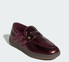 Com cabedal em suede premium, detalhes dourados e inspiração no clássico Handball Spezial de 1979, o novo loafer da adidas Originals conquista espaço entre as principais tendências de 2026