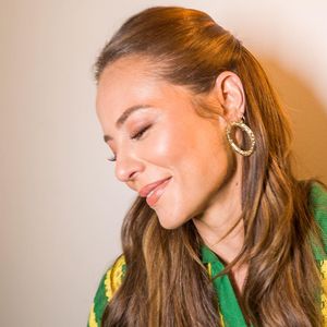 Paolla Oliveira mostrou a produção com blusa de crochê em verde e amarelo que usou para torcer pelo Brasil durante a Copa do Mundo do Catar, em 2022. O look, com forte inspiração artesanal, pode servir como uma excelente referência para a Copa do Mundo de 2026 dentro da estética brasilcore